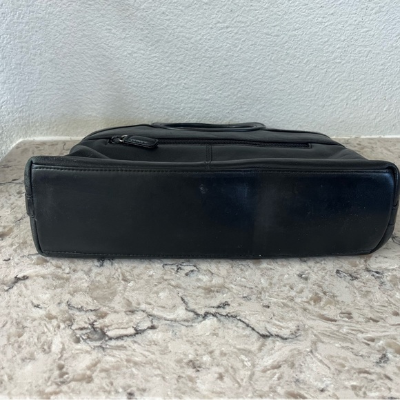 Vintage Marlo Black Leather Handbag with Circular Handle - Picture 5 of 5